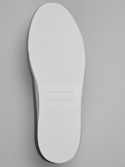 Awearness Kenneth Cole Pebble Grain Sneakers | Men display picture 1