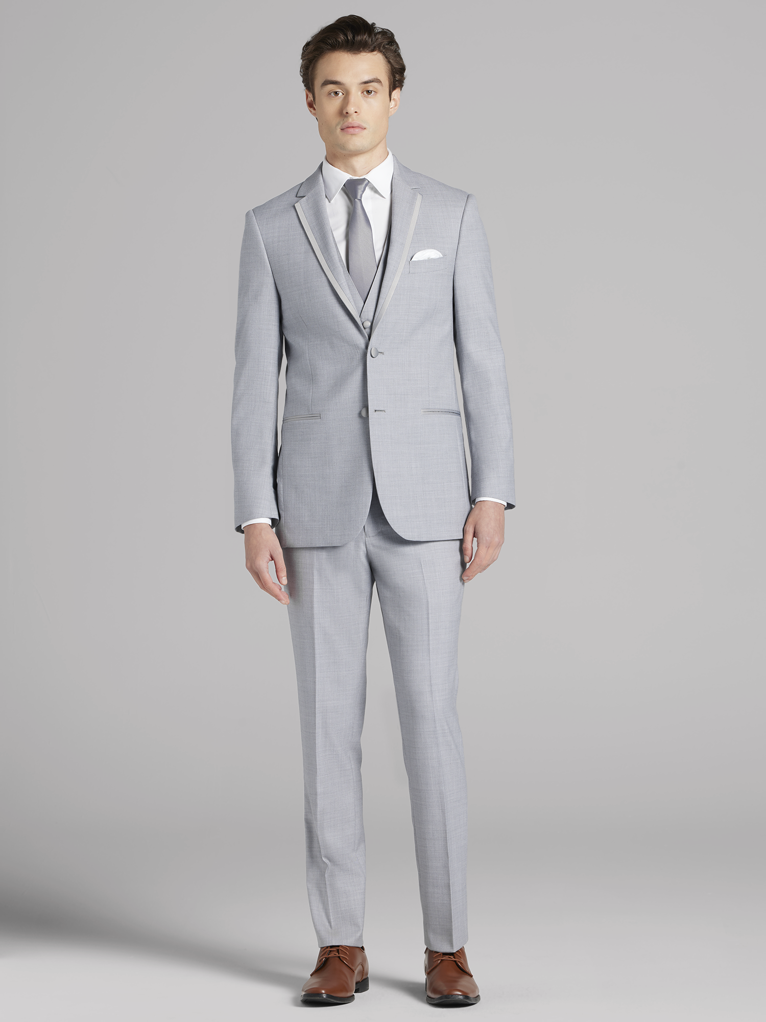 Smoking Joseph Abboud gris pâle à revers crantés à bordure de satin