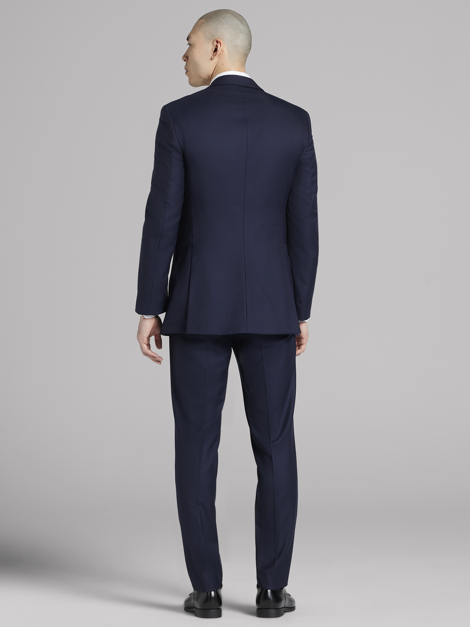 Smoking Joseph Abboud bleu marine à revers crantés à bordure de satin