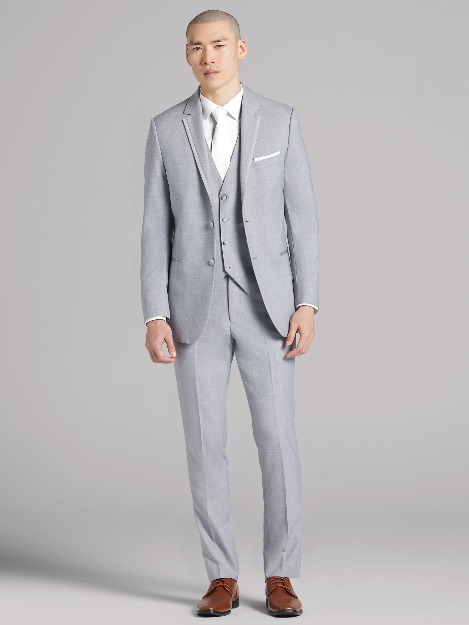 Smoking Joseph Abboud gris pâle à revers crantés à bordure de satin